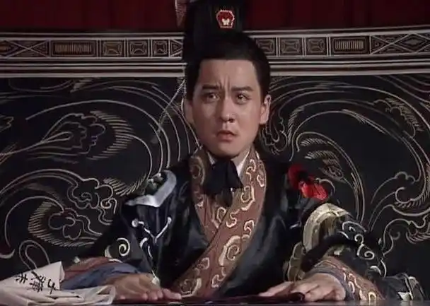 曹髦即位后钟会评价其为"才同曹植,武同曹操",司马师听后慌了