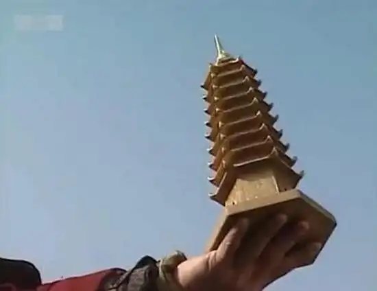 托塔天王李靖的玲珑宝塔就是一摆设,对妖精根本没用,成天托着干嘛?