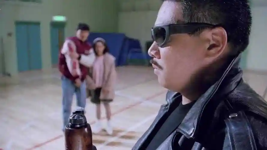 逃学威龙2:达叔皮裤带枪,反杀恐怖分子,帅炸了_腾讯视频