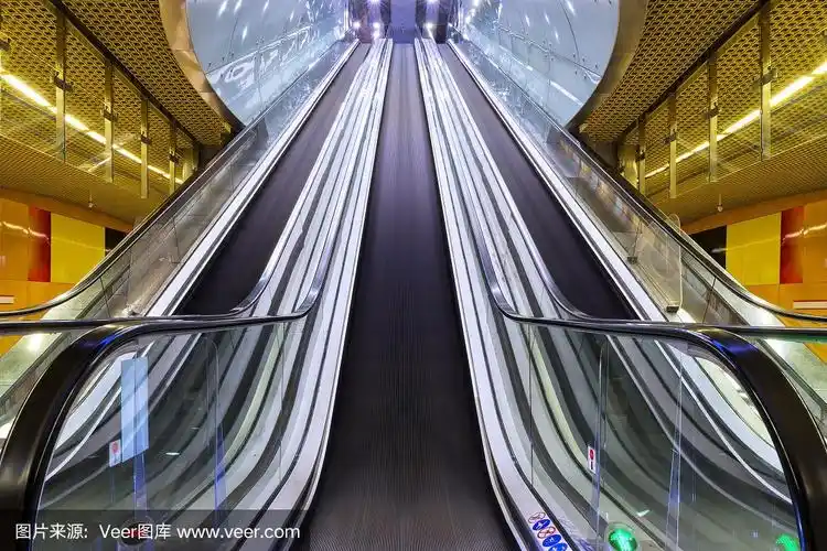 波兰华沙地铁的自动扶梯
