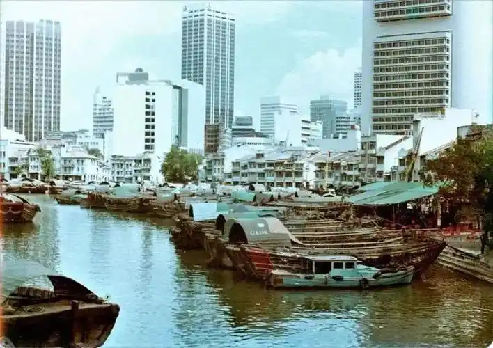 进入了上世纪80年代,新加坡建设综合性社区,提供全面的居住环境,那个