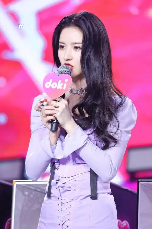 刘些宁超话07#刘些宁硬糖少女303门面主舞#201220    doki人气舞台