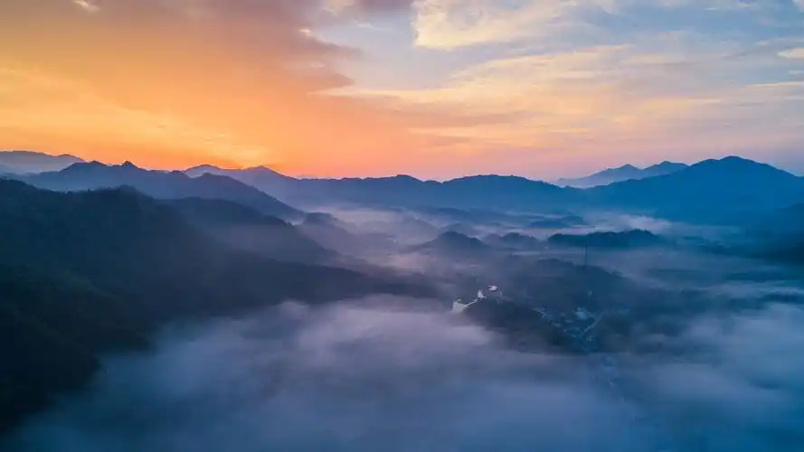 梦幻云海风光高清桌面壁纸