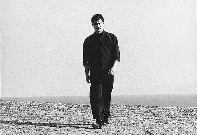 外媒关注"阿富汗版李小龙":自学双节棍 曾把自己打昏(图)