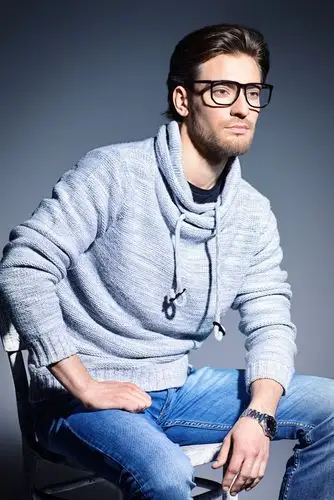 戴眼镜的英俊男人图片素材-英俊的男人创意图片素材-jpg图片格式-mac