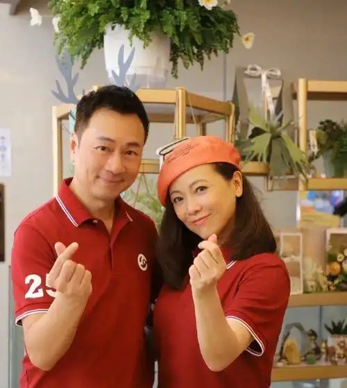 《义海豪情》十年后,邓萃雯和黎耀祥又同框了!