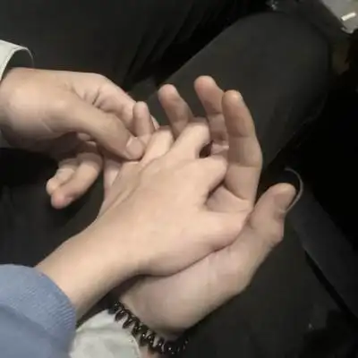 牵手头像/你爱我吗?_女生头像_我要个性网