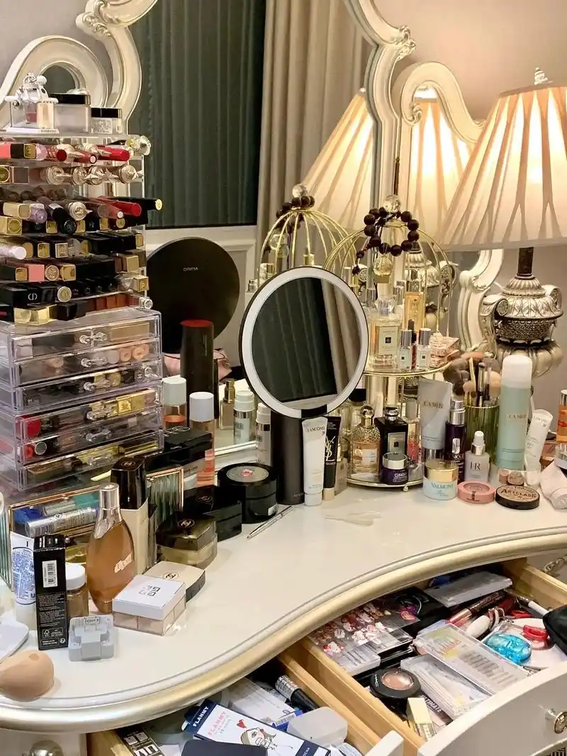 这才是女孩子梳妆台该有的样子.#仙女必备 #女孩子要么美一点 - 抖音