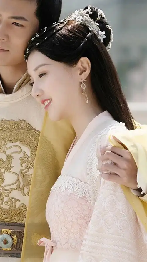 艳骨-静姝-王鹤润饰