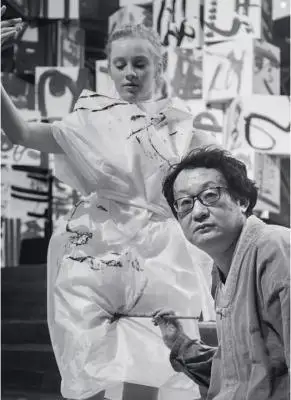 女歌手张强个人资料-川美教授张强"盲写书法",被网友痛批,他回应:你们