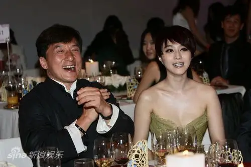 图文:芭莎慈善夜现场-成龙和范冰冰