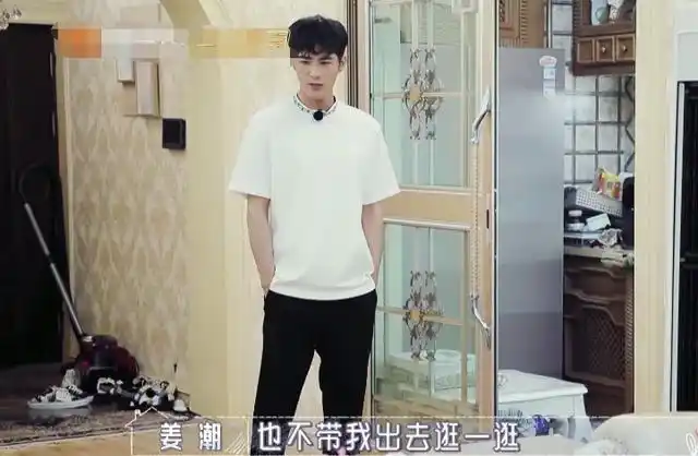 姜潮一个人在家就在看要给岳母添置些什么东西,当逛了家里一圈后,姜潮