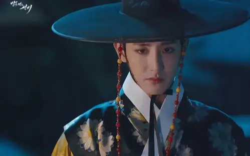 李洙赫演的夜行书生真的帅炸了苏荷很适合鬼大人这个角色病娇中带有