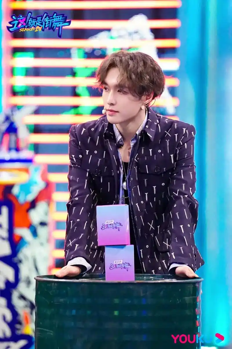 张艺兴 这就是街舞四,今晚八点不见不散#七夕我想对你说 万 - 抖音