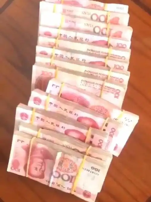 老人拿13万现金去银行存款,5年定期却被弄成了理财保险