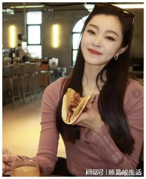 当48岁佘诗曼和34岁宋轶站在一起我才明白什么叫气质和骨相