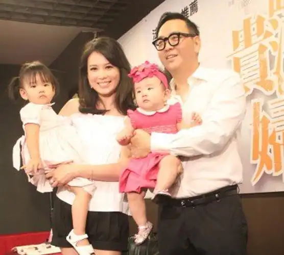 台湾某歌手melody殷悦老公吴育奇 年龄相差太多惹人热议