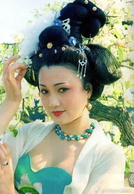 90年的林芳兵和92年的周洁哪个更像盛唐美人杨贵妃