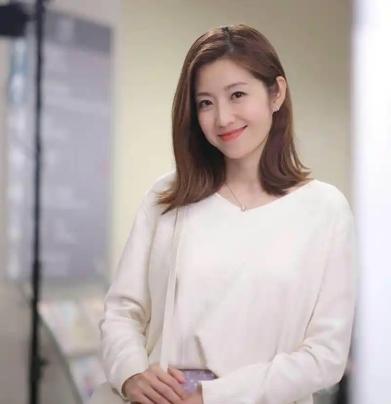 tvb知名女星涨薪做丰胸代言人,拍写真晒丰满上围,深受老板喜爱_陈自瑶