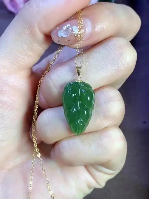 天然和田玉碧玉金枝玉叶吊坠男女玉石绿树叶