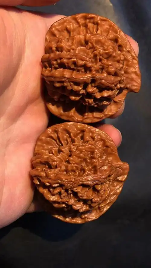 文玩核桃会呼吸包浆和挂瓷你真的了解吗