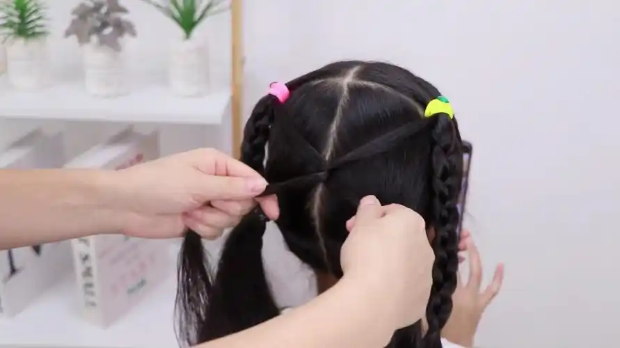 好看视频-新款猫耳朵发型太可爱了,再不会梳头发的妈妈都应该给宝宝扎