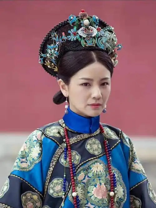 资讯 > 内容纯惠皇贵妃画像 照片中就是郎世宁所画的纯惠皇贵妃朝服像