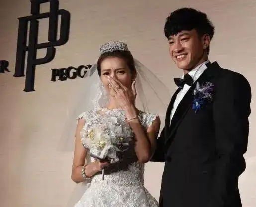 何润东:追求孙俪三年没成功,后结婚典礼孙俪一句话,他哭成孩子 - 孙俪