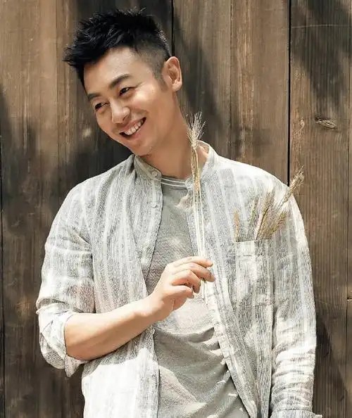 第三位:杨烁,1983年1月2日出生于黑龙江省伊春市,中国内地影视男演员