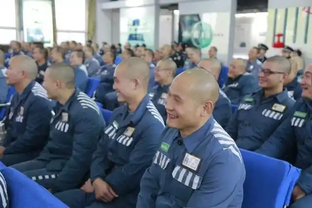 囚犯进监狱之前,都会把头发全部剃掉,看完才明白有这么多作用!