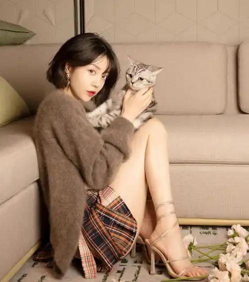 腿精美女李溪芮