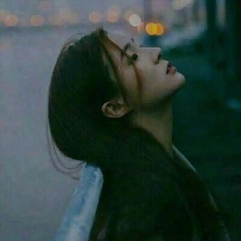 忧郁伤感女生头像 图片均来源于网络