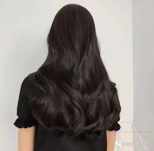 有白发就染黑茶棕,年轻显白还很时髦_棕色_颜色_色调