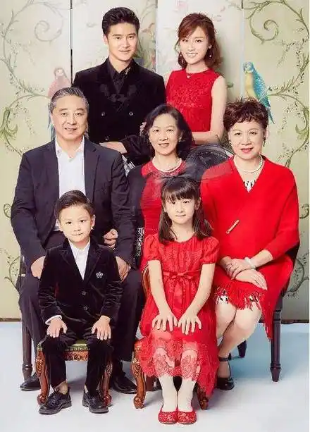 现如今的田亮和叶一茜两个人过得十分的幸福,他们的孩子也是备受