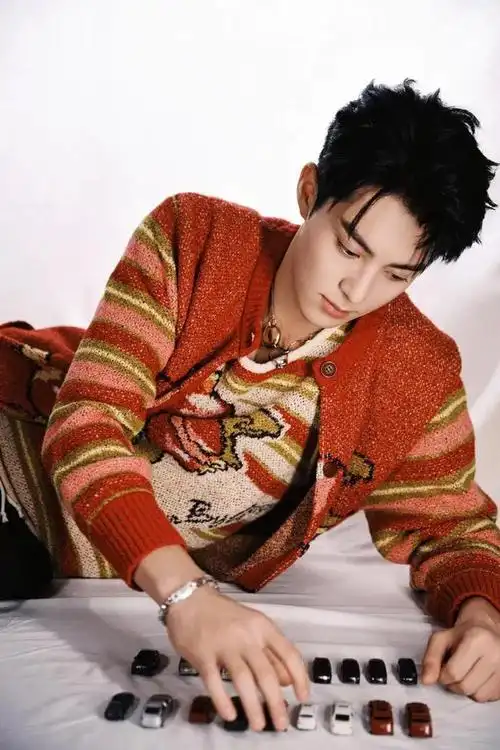 人气演员王鹤棣全员加速中最新剧照出炉啦期待棣棣