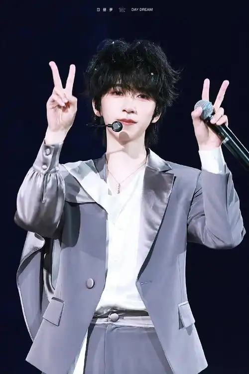 贺峻霖时隔九年再唱爱你