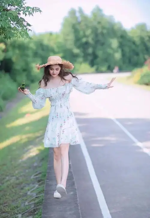 好看又自然的拍照姿势 随性简约的拍照姿势