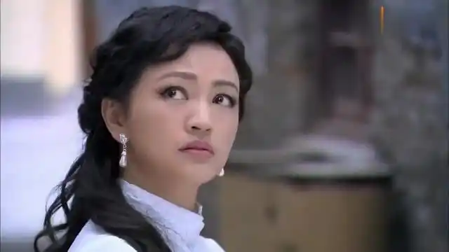 错伏:美智子试探云朵,故意让她捡到纸条,没想云朵主动上缴情报