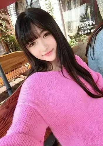 妙龄校花瓜子脸美女校花翁心颖