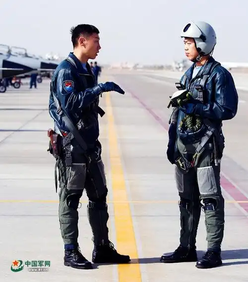 空军西安飞行学院某旅新飞行员:梦想天空分外蓝