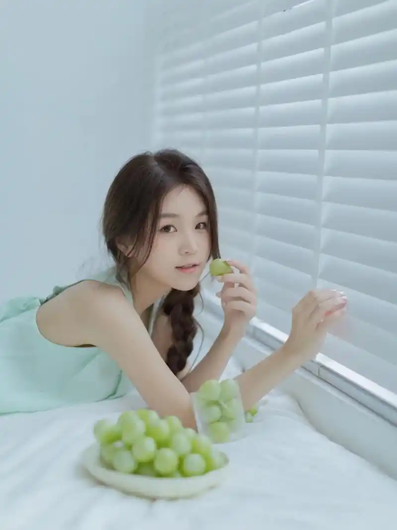 24岁是清新,是淡淡的花会继续努力盛开