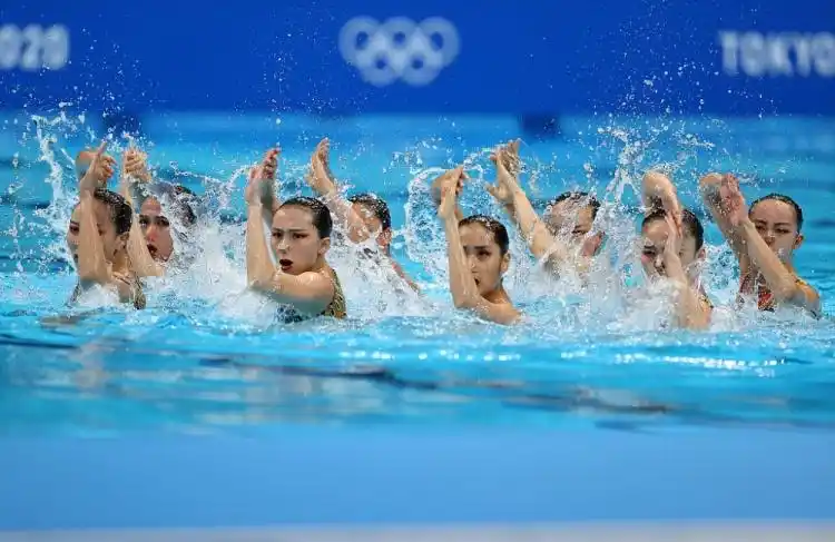 东京奥运会花样游泳集体项目 中国队获得银牌