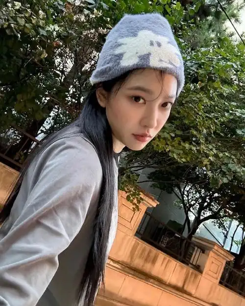 yeri[超话]#0615#金艺琳 清潭国际高中#【231010 yerimiese ins