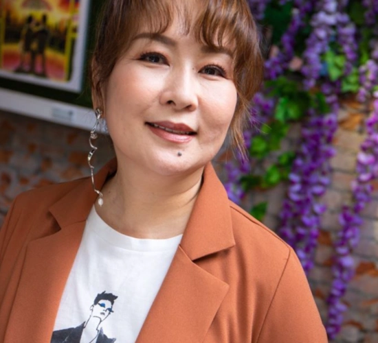 张秀卿透露自己身上几乎没有完好的地方:"手肘,屁股,肚子,全身几乎能