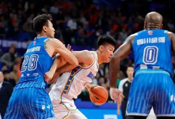 四川队1胜21负很丢人,唯一输给他们的球队更丢人,是谁送温暖?