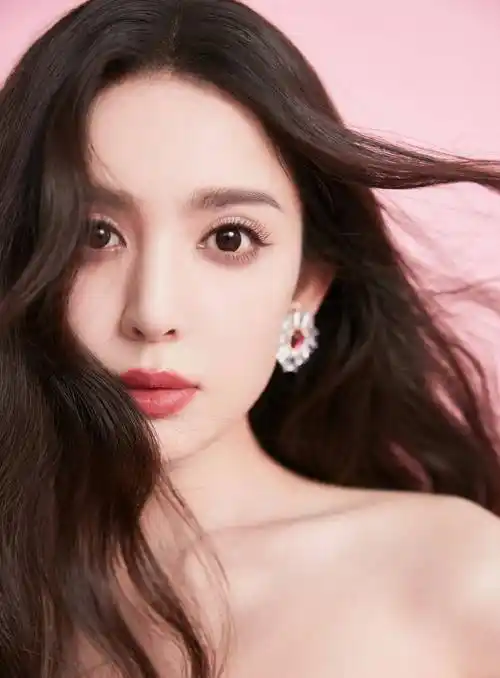 娜扎身着粉色纱裙优雅浪漫 宛若繁花仙子美貌迷人_时尚_女性_照片