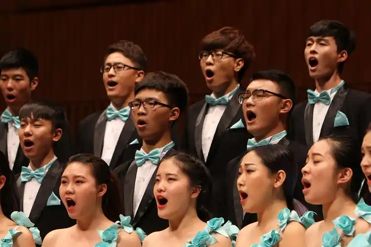 纪念建校75周年"致敬经典"学生合唱团专场音乐会图片集二
