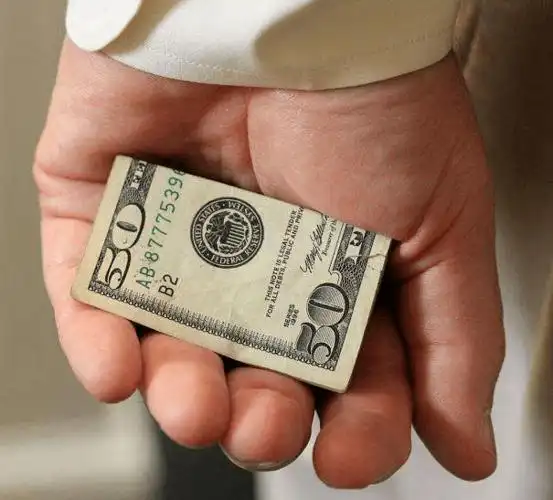 ⑧茶水钱"茶水钱"就是给介绍人/中介人的辛苦费,如下图.