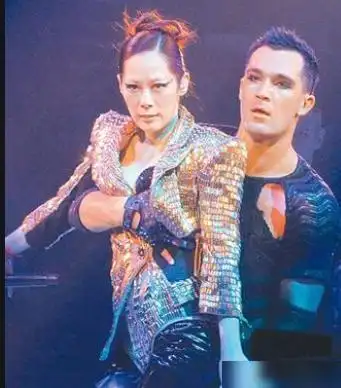 歌坛天后关淑怡:因生下活佛的孩子被封杀,今53岁落魄到流落街头