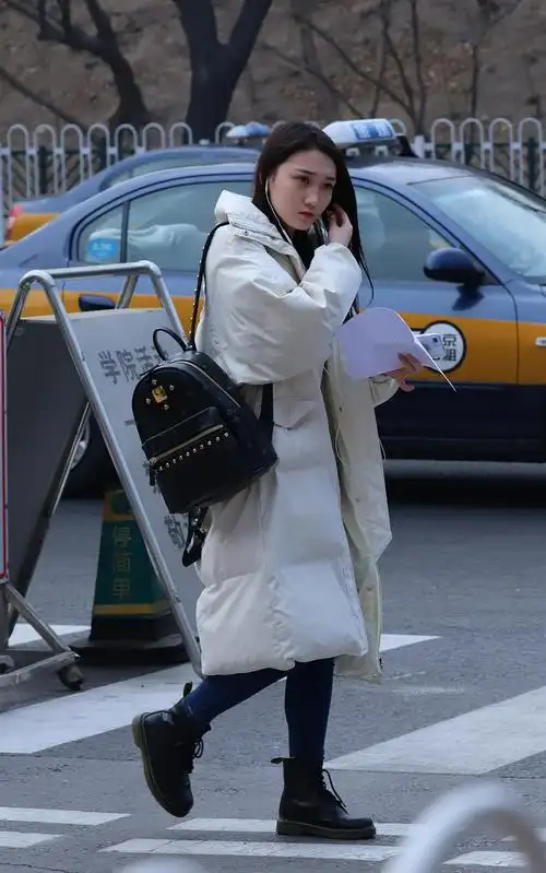 2018年北京电影学院艺考现场颜值高的美女考生真不少